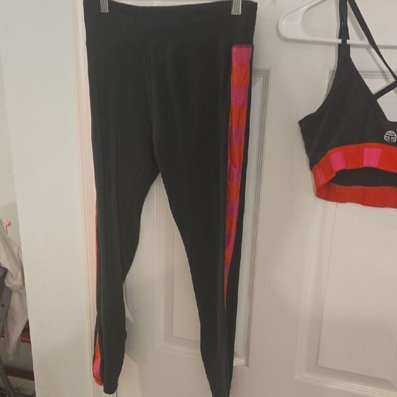 Tory Sport Black and Pink Leggings for Activewear - Picture 5 of 8